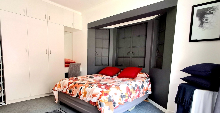 7 Bedroom Property for Sale in Heather Park Western Cape